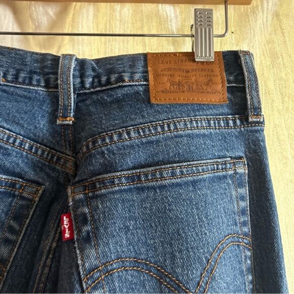 Levi’s Premium Wedgie High Rise Jeans Distressed Ripped Knee Dark Denim Size 28 - Picture 4 of 7